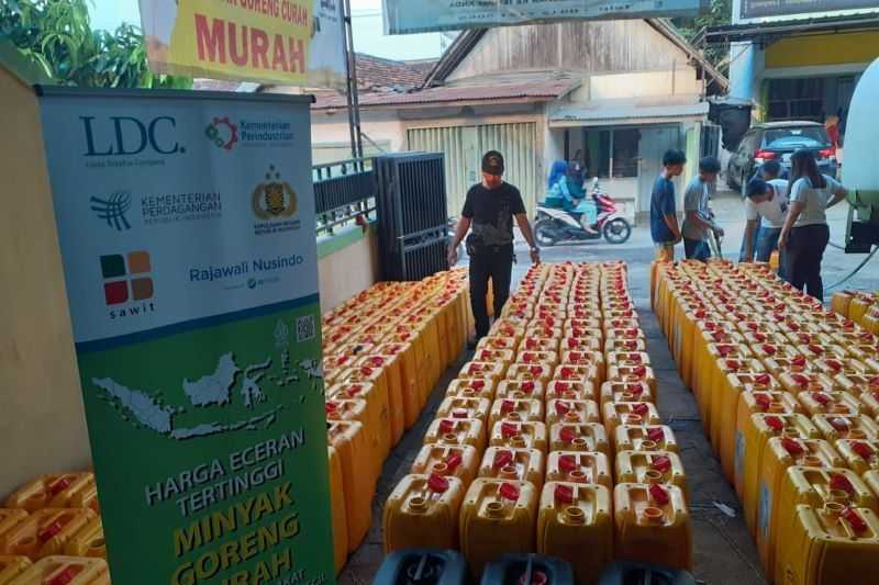Dari Sumatera hingga Papua, ID Food Salurkan 27 Juta Liter Minyak Goreng ke Pasar Rakyat