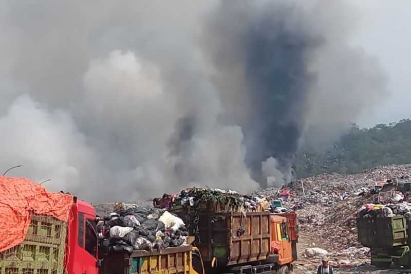 Darurat Sampah, Bandung Keluarkan Biaya Tak Terduga untuk Sikapi Kebakaran Sarimukti