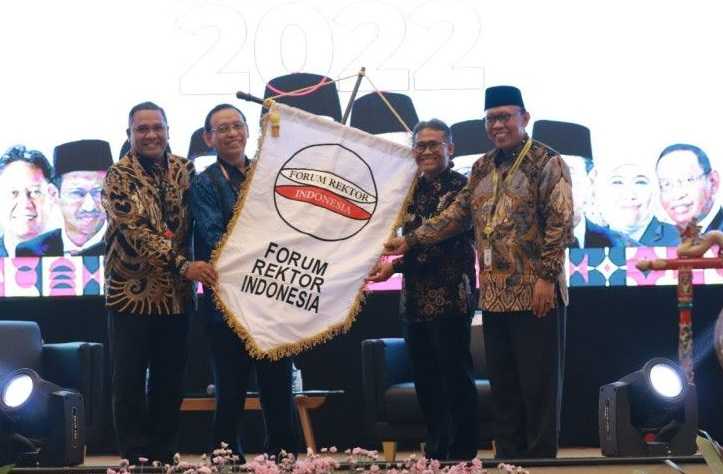 Deklarasikan Demokrasi Berkualitas dan Bermartabat,  Forum Rektor Kukuhkan Mohammad Nasih Sebagai Ketua Periode 2022-2023