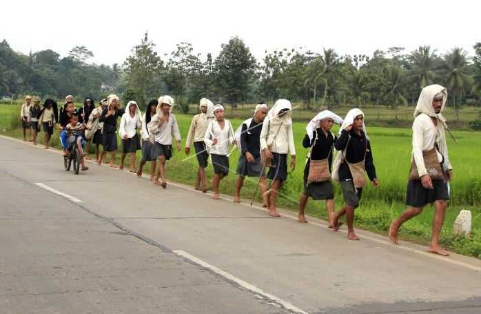 Demi Bertemu Gubernur, Warga Badui Dalam Ikhlas Jalan Kaki Sejauh 160 Km untuk Rayakan Tradisi Seba