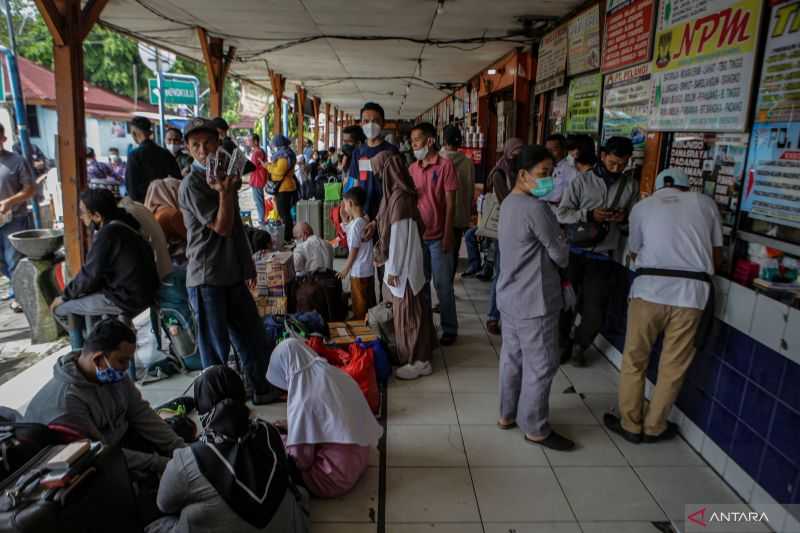 Demi Keselamatan Penumpang, Ratusan Sopir Bus Dites Urine di Terminal Kalideres
