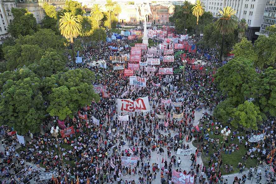 Demonstran Tolak Kesepakatan Utang Argentina-IMF