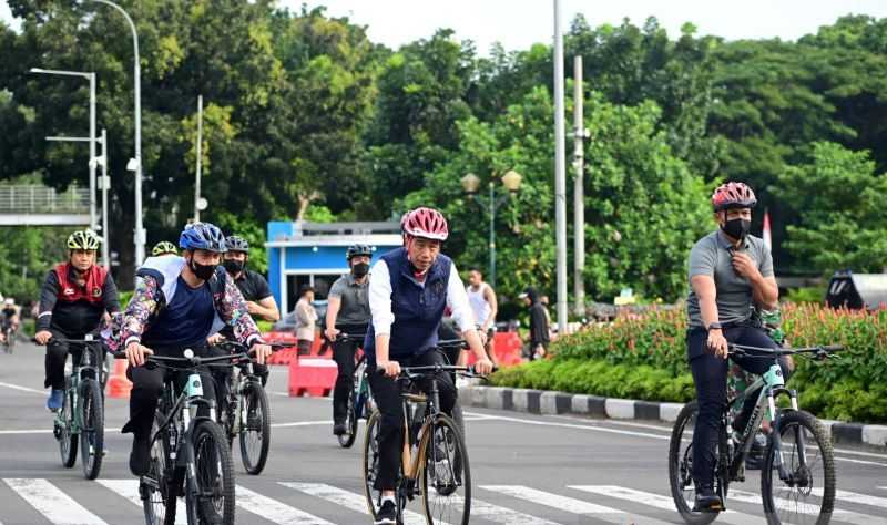 Dengan Sepeda Bambu, Presiden Jokowi Nikmati Kawasan CFD Sudirman-Thamrin