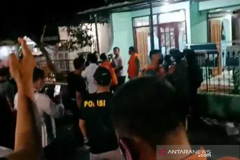 Densus 88 Gerebek Rumah Terduga Teroris di Bandung