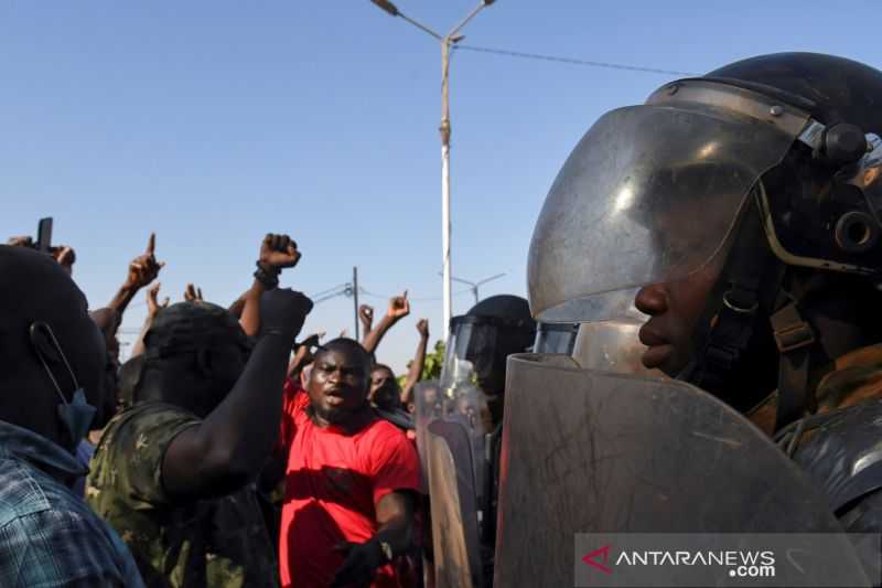 Di Ambang Perang, Militer Burkina Faso Mengaku Gulingkan Presiden dan Tangguhkan Konstitusi