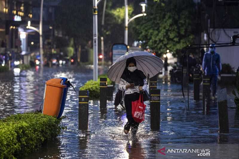 Di Rumah Saja Awas Banjir dan Longsor, Hujan Lebat Diprakirakan Mengguyur Sebagian Besar Provinsi