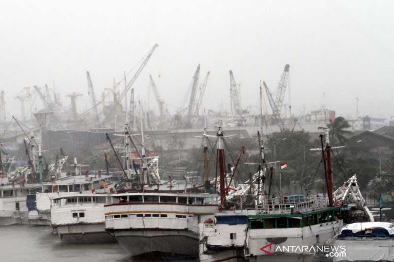 Di Rumah Saja, BMKG Prakirakan Hujan Turun di Sejumlah Pelabuhan Jakarta