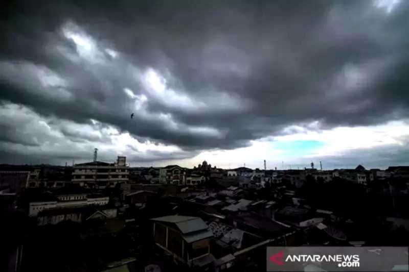 Di Rumah Saja dan Jangan Bepergian, Hujan Lebat Berpotensi Guyur Sejumlah Daerah