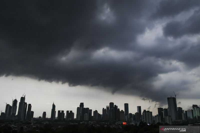 Di Rumah Saja, Hujan Disertai Petir dan Angin Landa Jakarta Timur dan Selatan