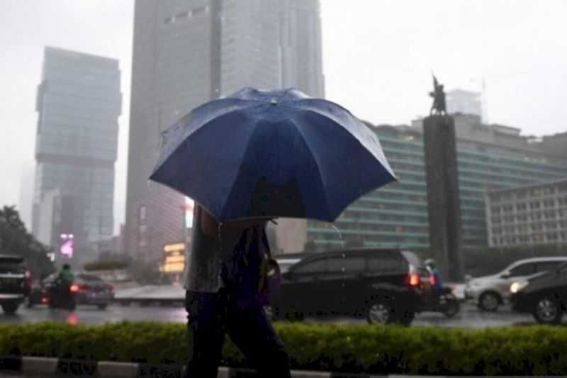Di Rumah Saja Ini Ada Peringatan dari BMKG: Waspadai Hujan Lebat Disertai Petir dan Angin Kencang di Jakarta