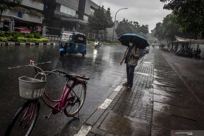 Di Rumah Saja Semoga Tidak Banjir, BMKG Peringatkan Jakarta Waspada Hujan Disertai Petir