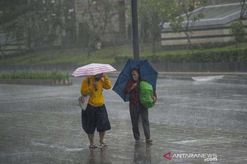 Di Rumah Saja Ya, Waspadai Hujan Disertai Petir di Jakarta Timur dan Jakarta Selatan