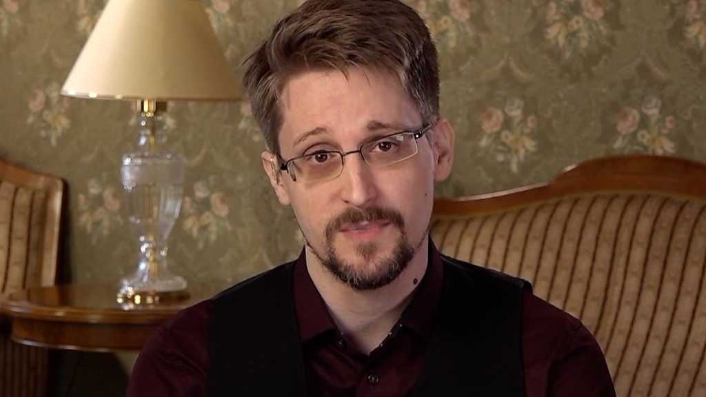 Diburu Amerika, Putin Beri Snowden Kewarganegaraan Rusia, jadi Senjata Lawan AS?