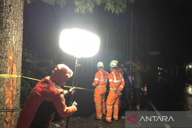 Diduga Sopir Mengantuk, Bus Pariwisata Masuk Jurang Hingga Tewaskan Tiga Penumpang, Satu Orang Masih Hilang