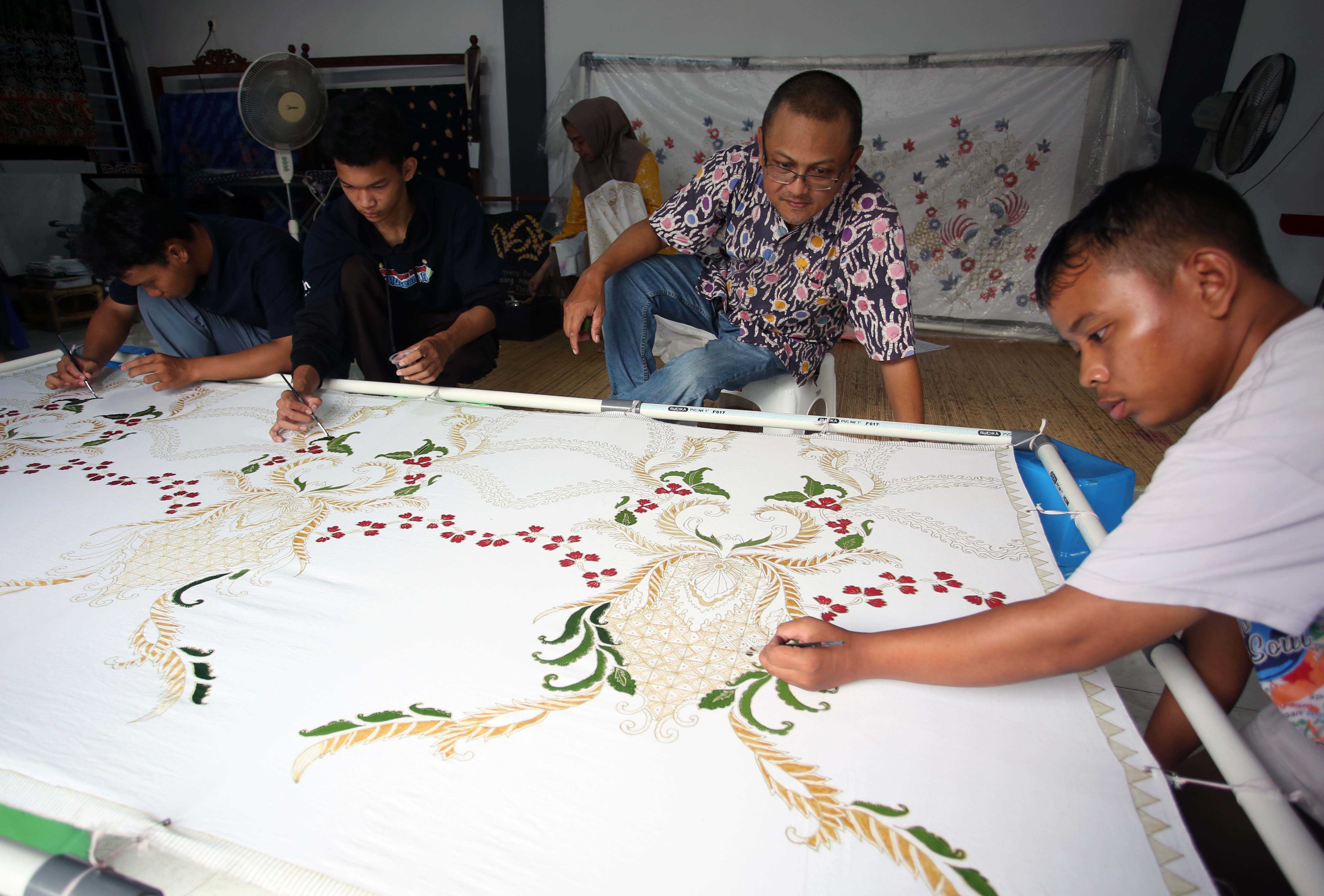 Difabel Belajar Membatik