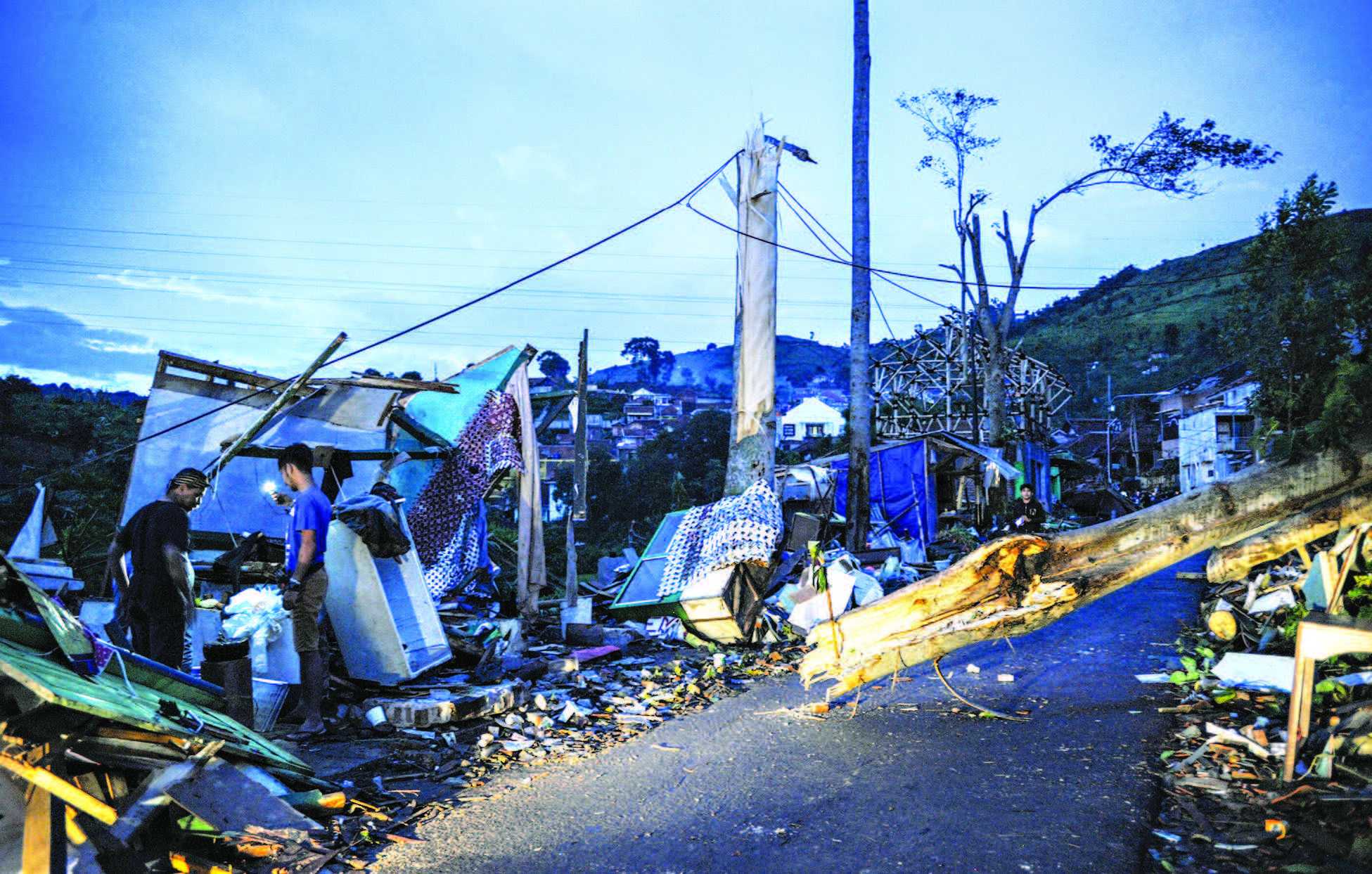 DIHANTAM ANGIN PUTING BELIUNG