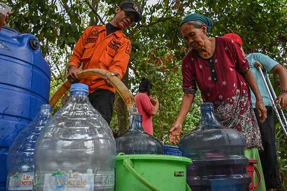 Dinas-dinas Diminta Salurkan Air Bersih