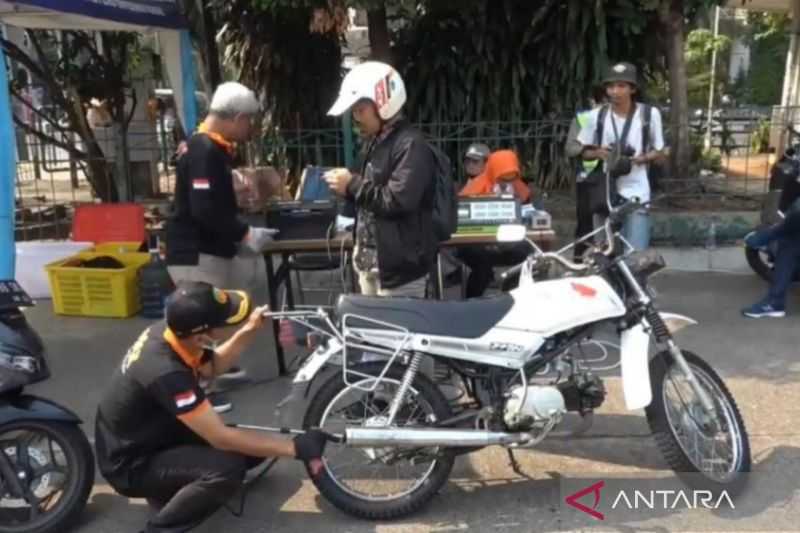 Dinas LH Jaksel Razia 94 Kendaraan Bermotor untuk Uji Emisi di Blok M