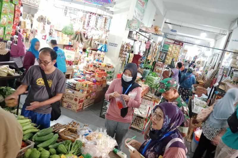 Dinkes Kulon Progo Tegur Penjual Makanan yang Mengandung Pewarna di Pasar Rakyat Bendungan