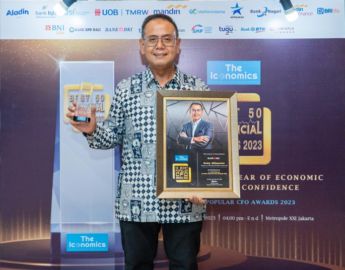 Direktur Keuangan Bank DKI, Romy Wijayanto Raih Penghargaan 10 Most Popular CFO 2023