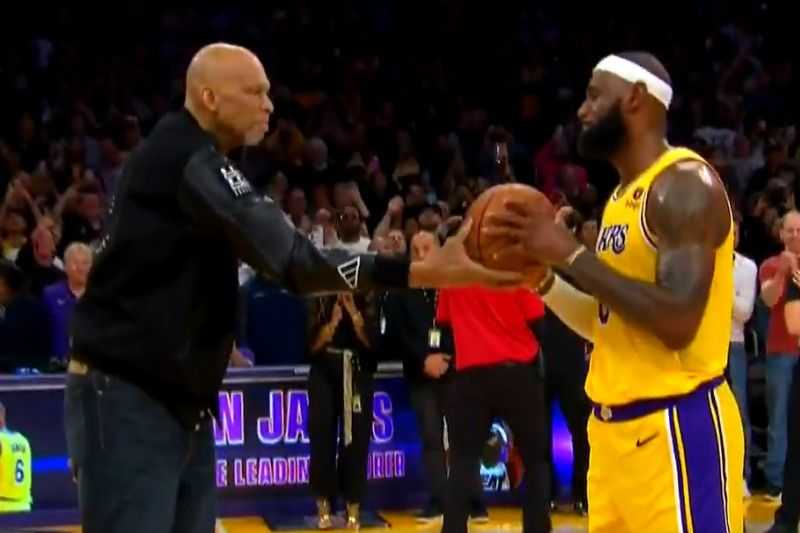 Disaksikan Pemegang Rekor, LeBron James Pecahkan Rekor setelah 34 Tahun