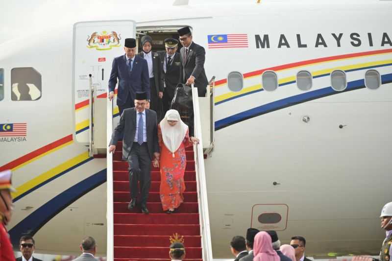 Disambut Menhub, PM Malaysia Tiba di Labuan Bajo untuk KTT ke-42 Asean