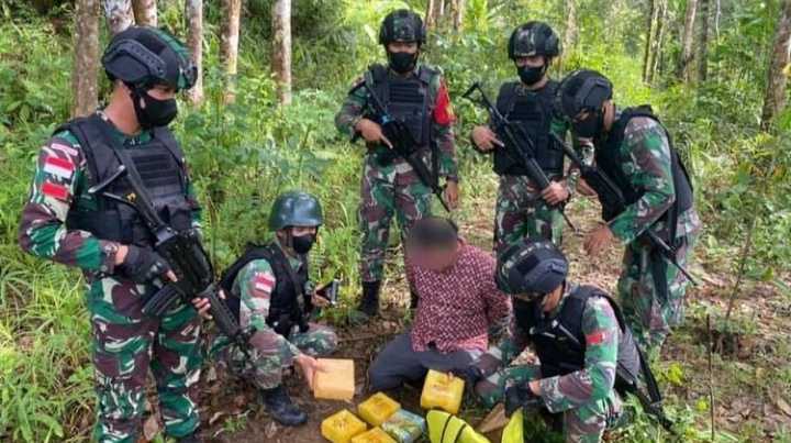 Disergap 17 Prajurit TNI, Pembawa 8 Kg Sabu Ini Akhirnya Tak Berkutik