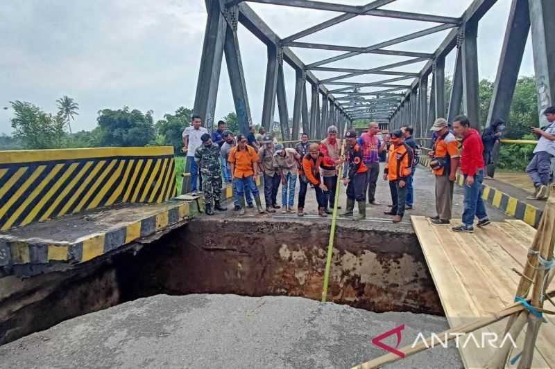 Diterjang Banjir, Dua jembatan Rusak, Warga Rejang Lebong Rugi Hingga Rp2,2 Miliar