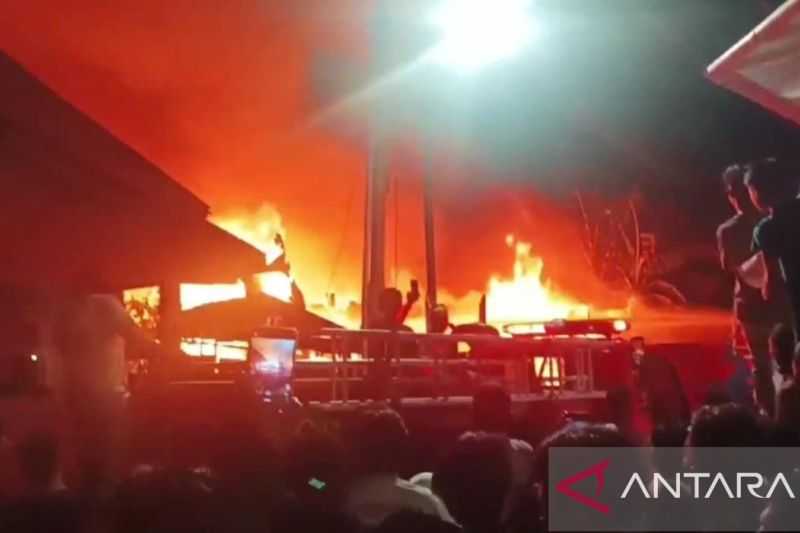 Ditinggal Shalat Tarawih Satu Rumah Hangus Terbakar di Makassar
