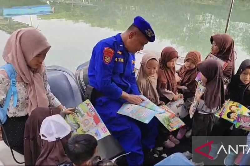 Ditpolairud Polda Banten Gelar Perpustakaan Hingga Klinik di Pesisir