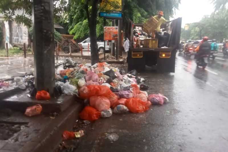 DLH Tangerang tambah jadwal angkut sampah saat musim hujan