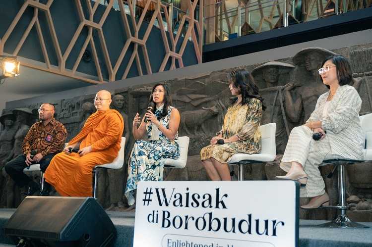 Doa Bersama Umat Buddha Terbesar di Indonesia untuk Perdamaian Dunia di Candi Borobudur