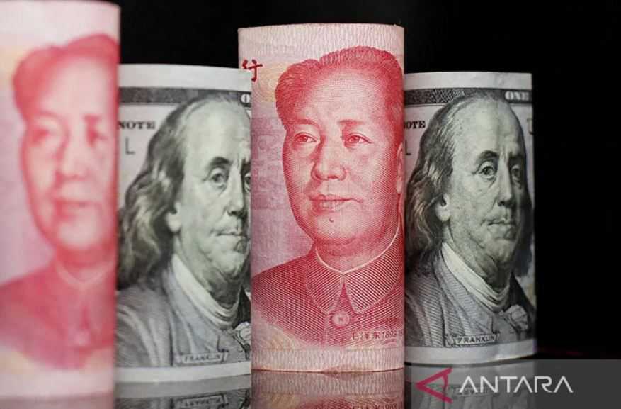 Dolar AS Naik Tipis, Yuan Tiongkok Merosot ke Terendah 9 Bulan