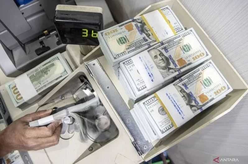 Dolar Naik Tipis di Asia, Pedagang Menanti Data Pinjaman