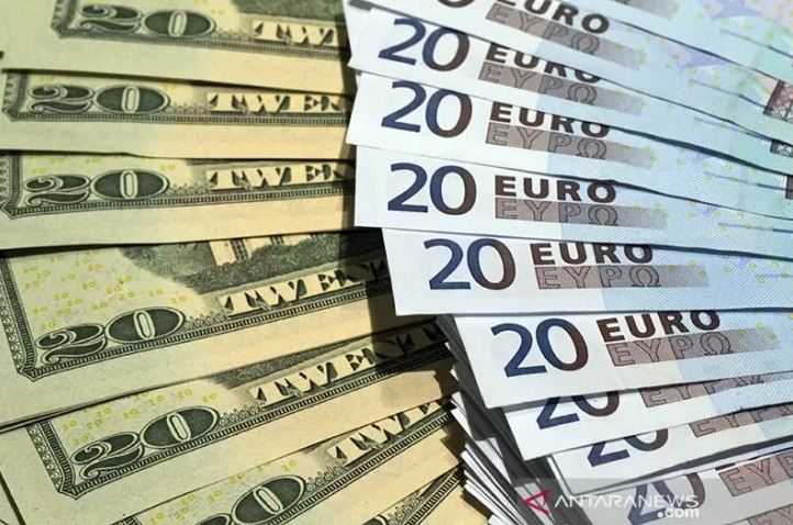 Dolar Turun Tipis Setelah Komentar Hawkish Ketua ECB