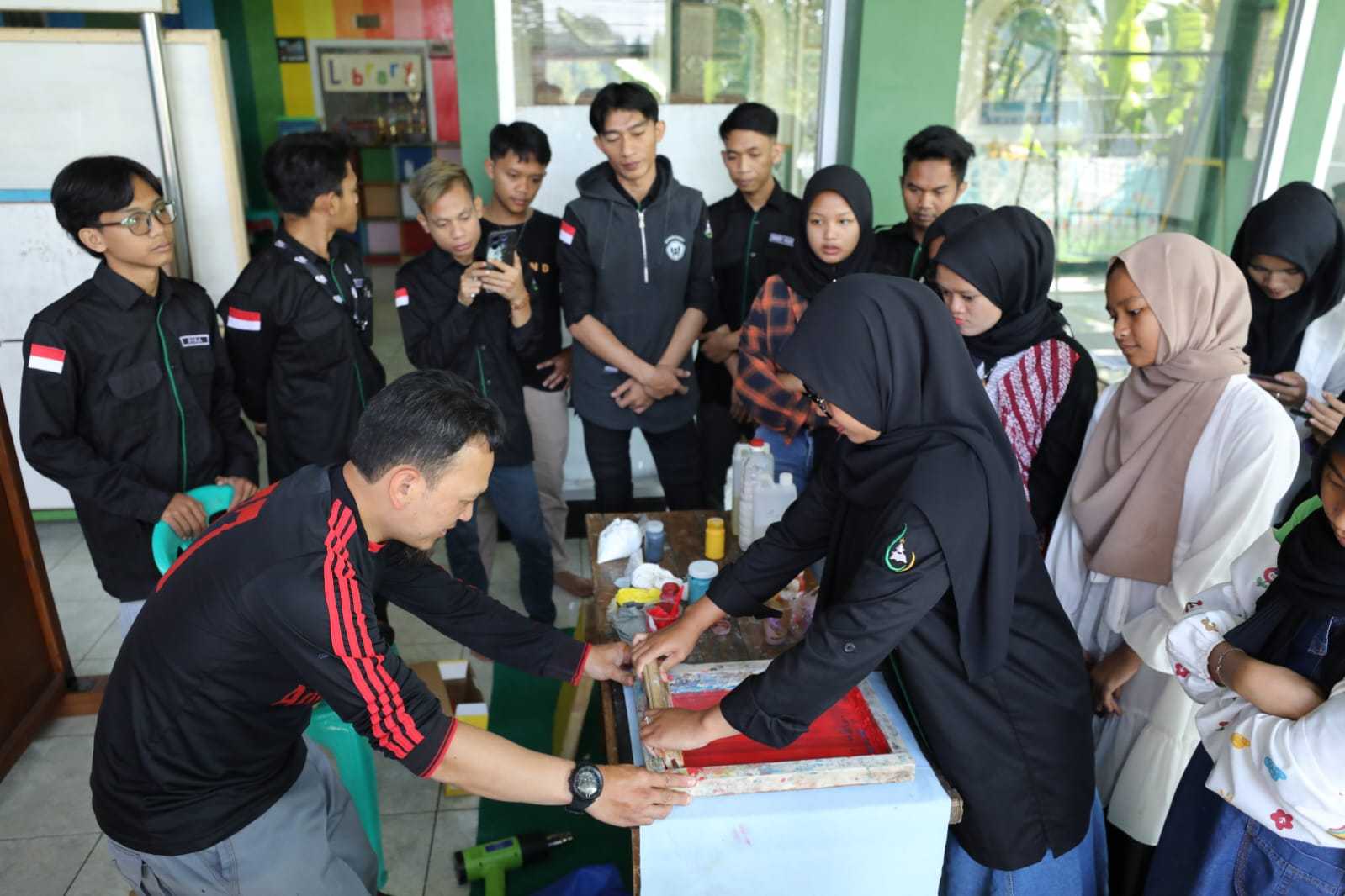 Dorong Peluang Usaha, Ganjar Sejati Gelar Pelatihan Sablon Bagi Milenial di Bandung 3