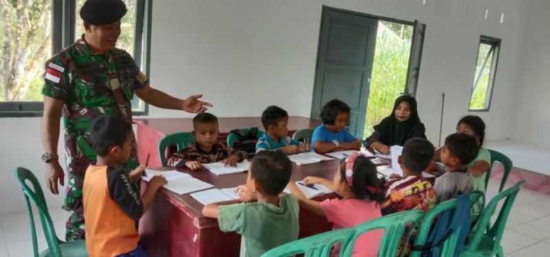 Dorong Peningkatan SDM, TNI AL Maksimalkan Rumah Pintar Kampung Bahari Nusantara di Natuna sebagai Sarana Belajar dan Mengajar