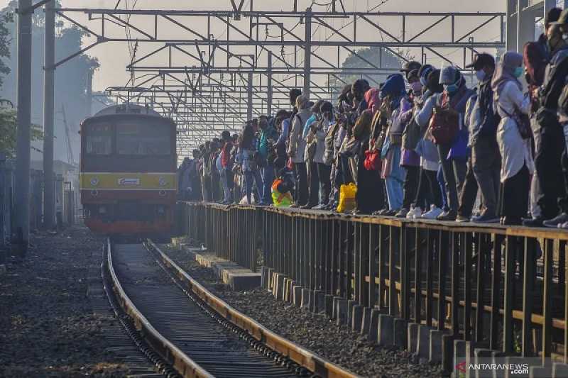 DPR Nilai Rencana Subsidi KRL Jabodetabek Berbasis NIK Bisa Rugikan Masyarakat