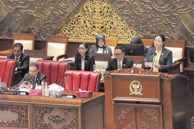 DPR Tunda Pengesahan Revisi UU MK