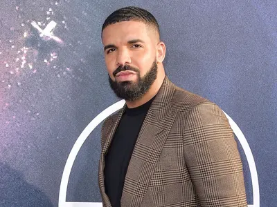 Drake Mengumumkan Tanggal dan Lokasi Tur Konsernya 'It's All a Blur' 2023