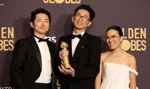 Drama Netflix 'Beef' Sapu Bersih Penghargaan Golden Globes Awards 2024