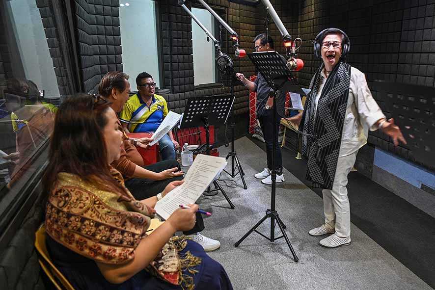 Drama Sandiwara Radio Masih Memikat Hati Pendengar di Filipina