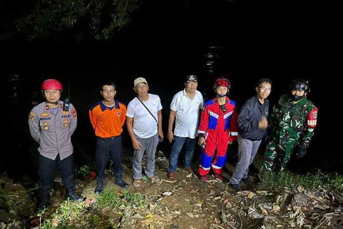 Dua Anak Panti Asuhan Hanyut Terbawa Arus Kali Ciliwung