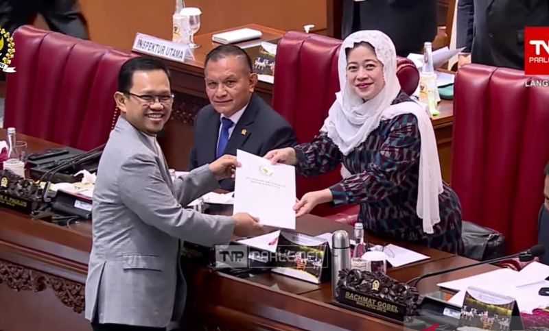 Dua Anggota Dewan Komisioner OJK Disetujui Paripurna DPR