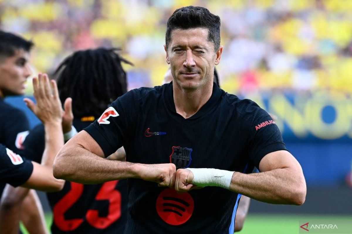 Dua Gol Lewandowski Warnai Pesta Gol Barcelona di Markas Villareal