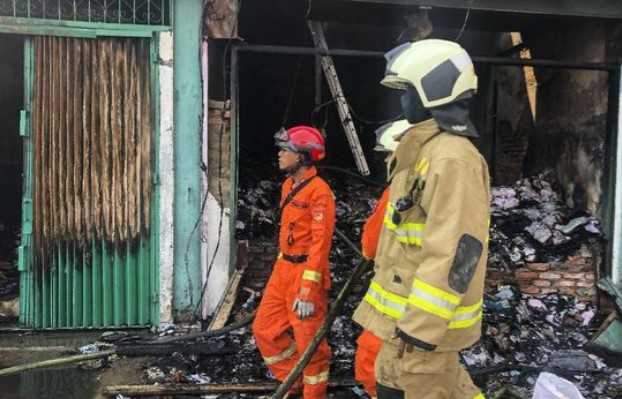 Dua Gudang Fasilitas Kesehatan Pemprov DKI Jakarta Terbakar