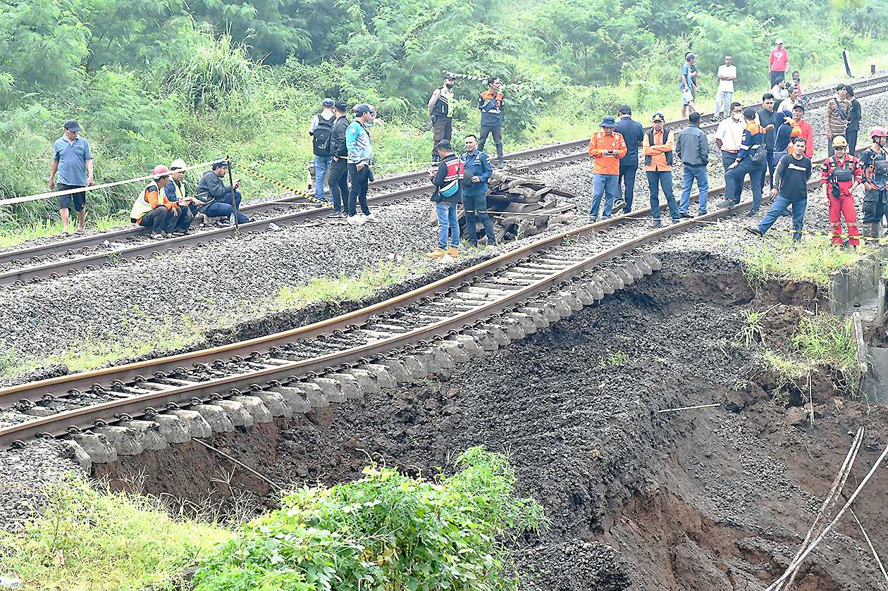 Dua Meninggal, Empat Korban Masih Dicari