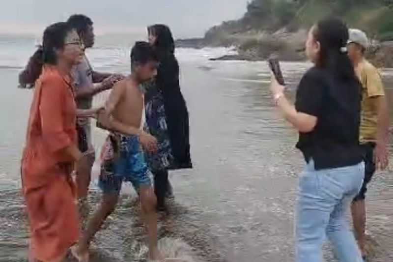 Dua wisatawan mancanegara tenggelam di Pantai Karangsari Palabuhanratu