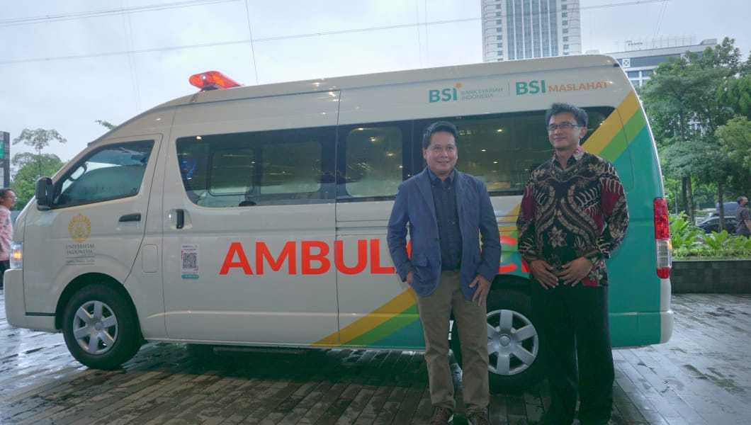 Dukung Layanan Kesehatan Masyarakat, BSI Beri Bantuan Ambulans untuk Kampus UI 4