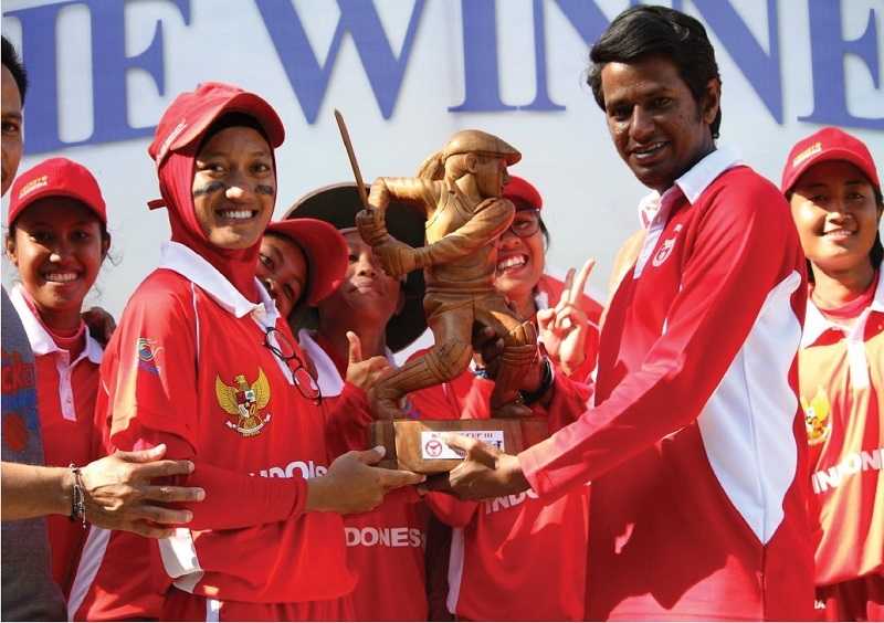 Dukung Pengembangan Olahraga Kriket, Neutrogena Indonesia Gelar Turnamen Khusus Putri